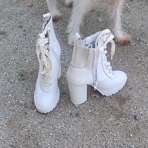 Stylish White Women's Boots
